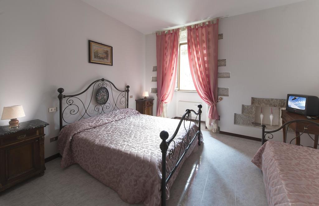 مبيت وإفطار غوبيو Residenza Di Via Piccardi الغرفة الصورة